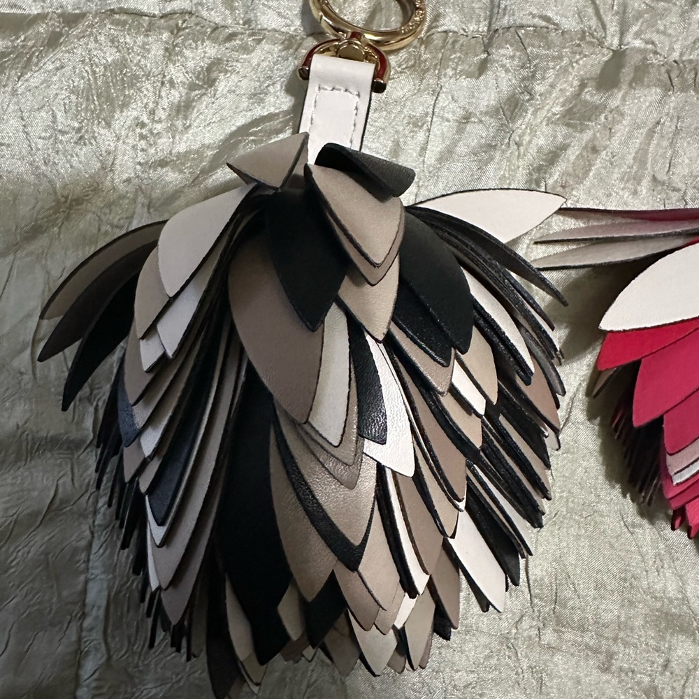 Colorful Leaf Keychain Set - Picture 4 of 6